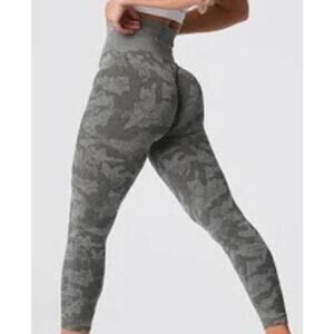 NVGTN Camo Seamless Athletic Leggings Khaki Green Womens XL Yoga Workout Tights